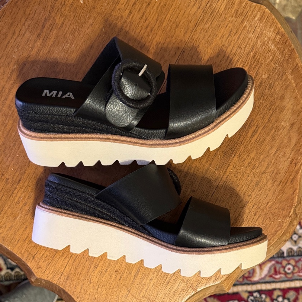 NWT MIA Black Platform Sandals with Waffle Sole Espadrille Styling Versatile - Picture 3 of 11